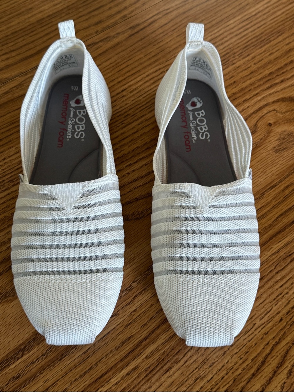 Skechers Women's BOBS Flats Off-White
Casual slip on Memory Foam footbed
